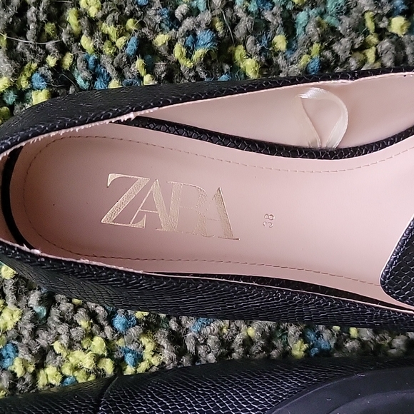 I ordered online through the official ZARA website, but the size did not fit me. - Picture 3 of 5